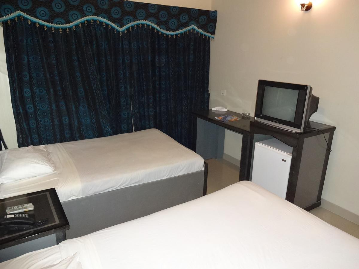 קראצ'י Hotel Sky Towers מראה חיצוני תמונה