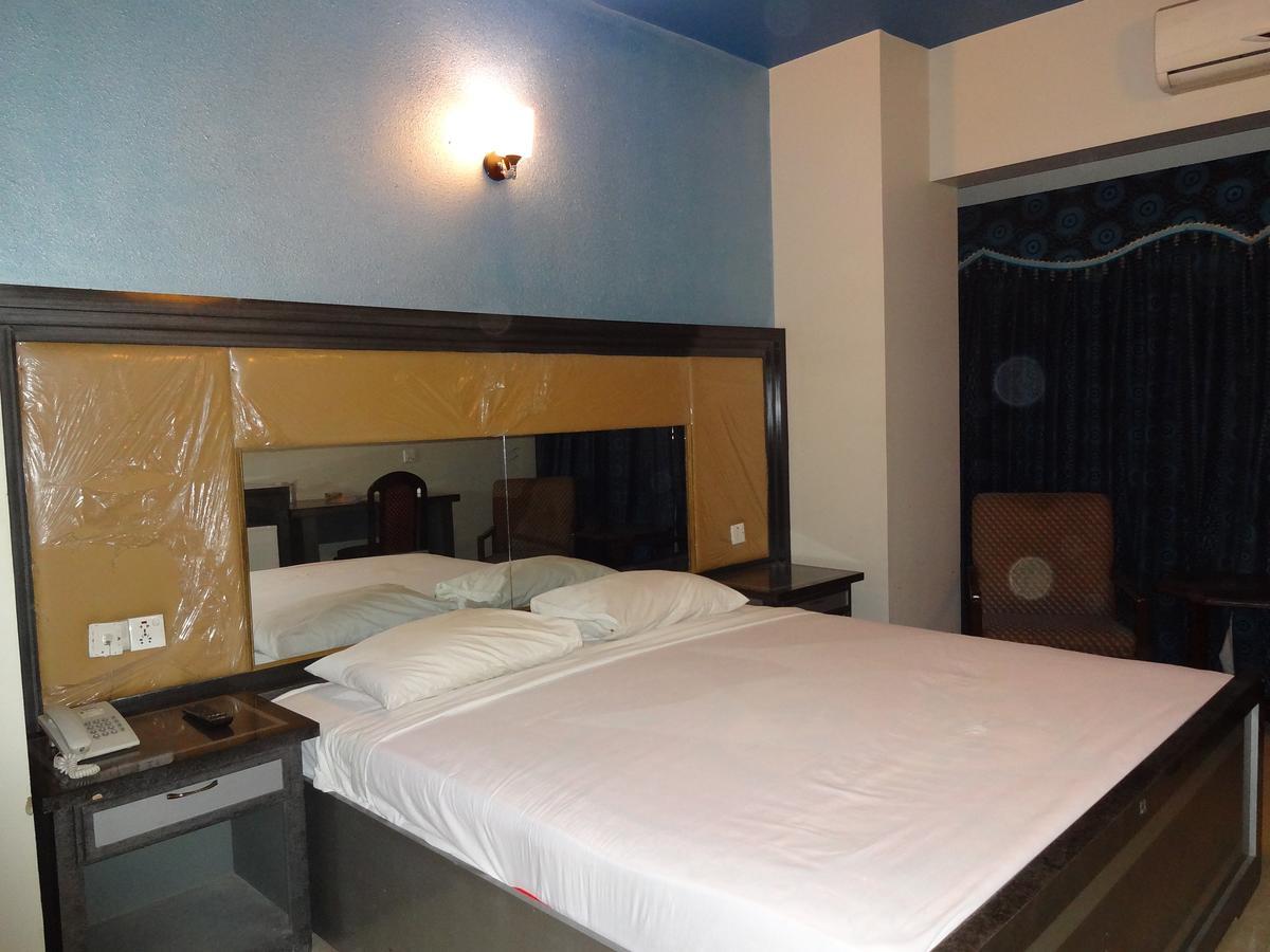 קראצ'י Hotel Sky Towers מראה חיצוני תמונה