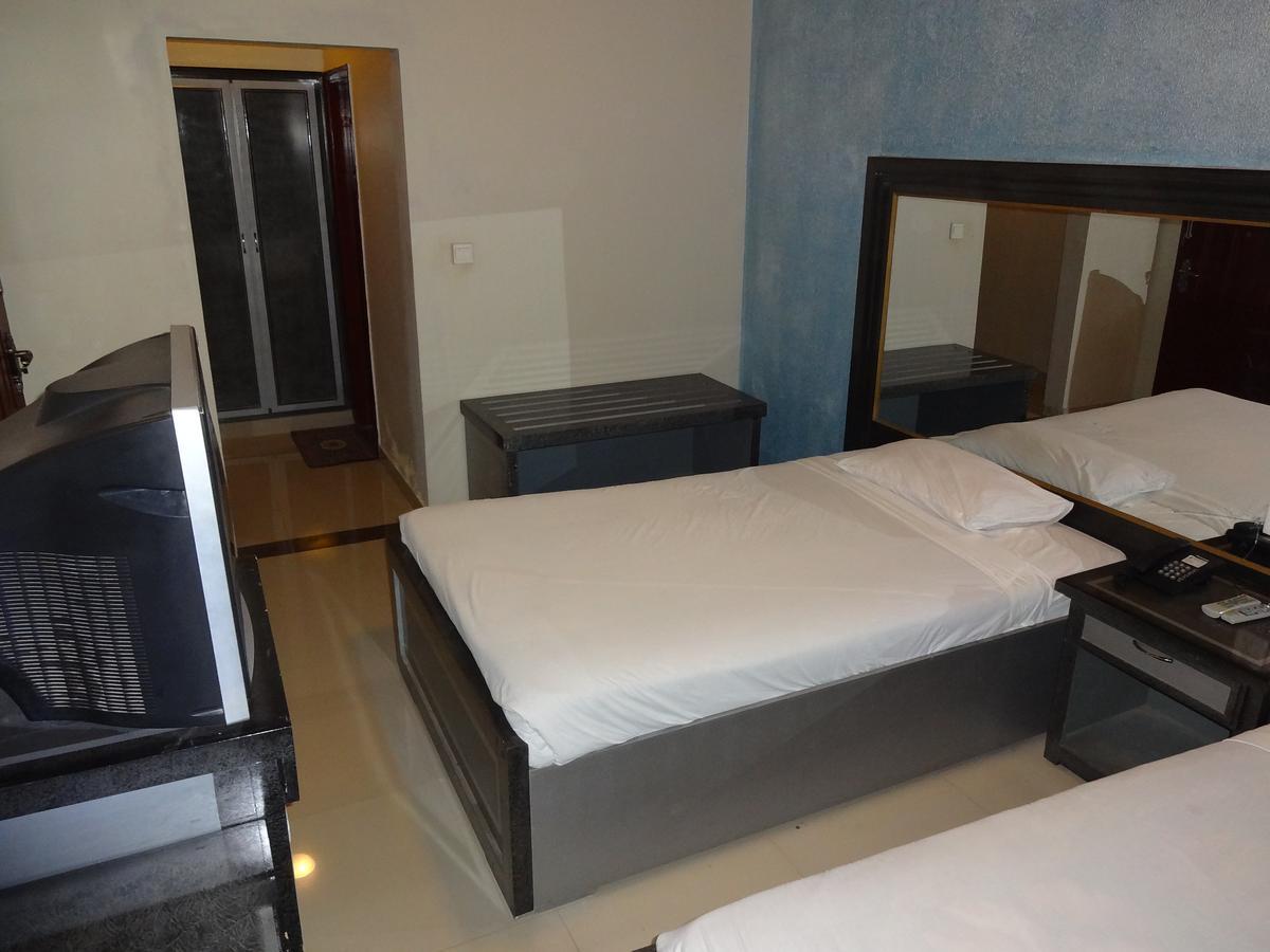 קראצ'י Hotel Sky Towers מראה חיצוני תמונה